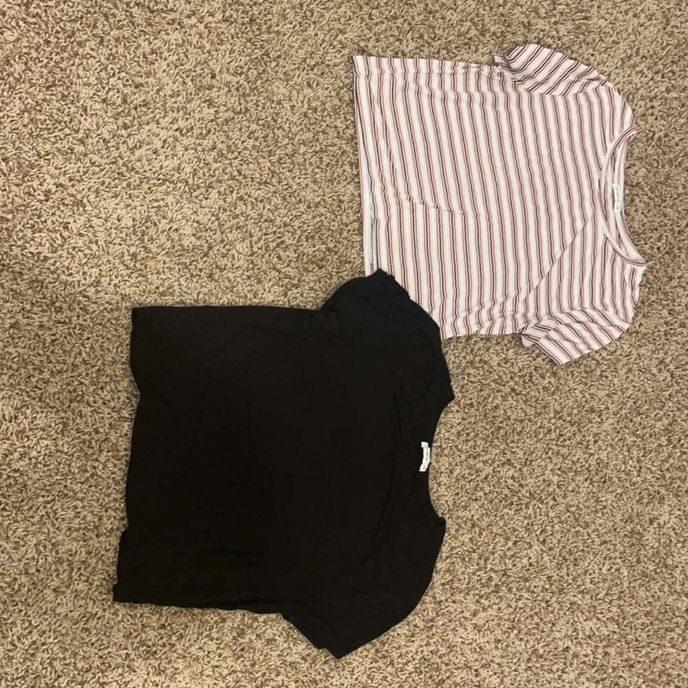 2 crop tops